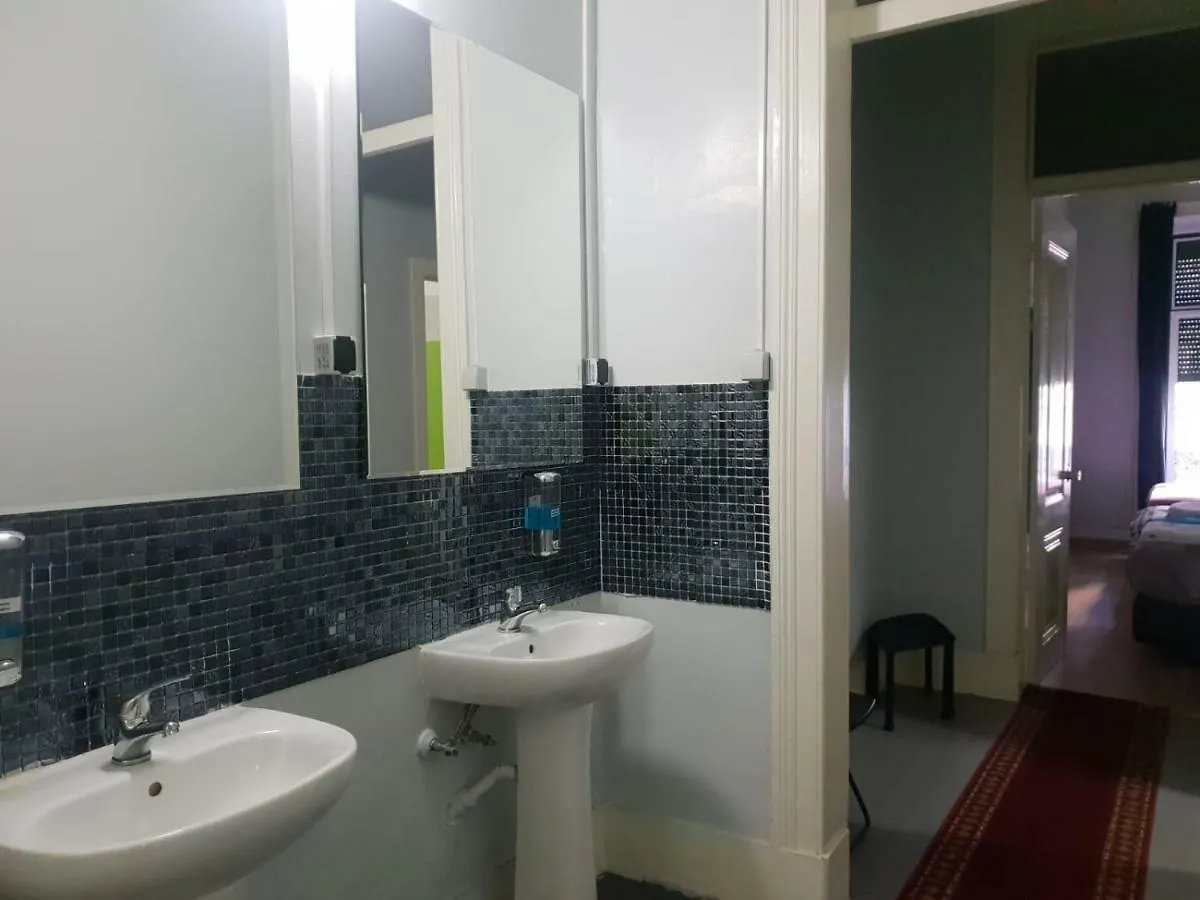 Shangri-La Hostel Arroios Lisbon 0*,