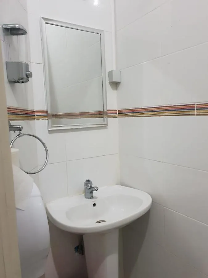Shangri-La Hostel Arroios Lisbon 0*,